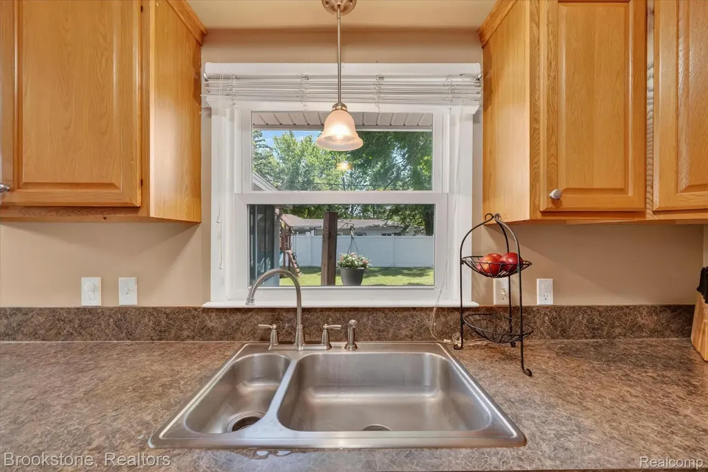 23784 Linne Street Clinton Charter Township MI 48035