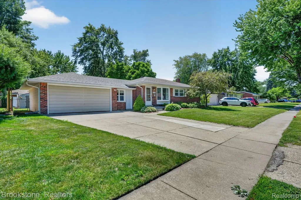 23784 Linne Street Clinton Charter Township MI 48035
