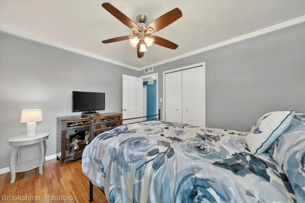 23784 Linne Street Clinton Charter Township MI 48035