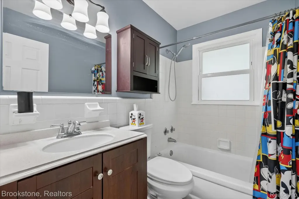 23784 Linne Street Clinton Charter Township MI 48035