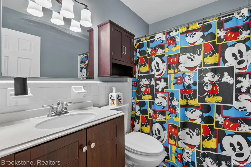 23784 Linne Street Clinton Charter Township MI 48035