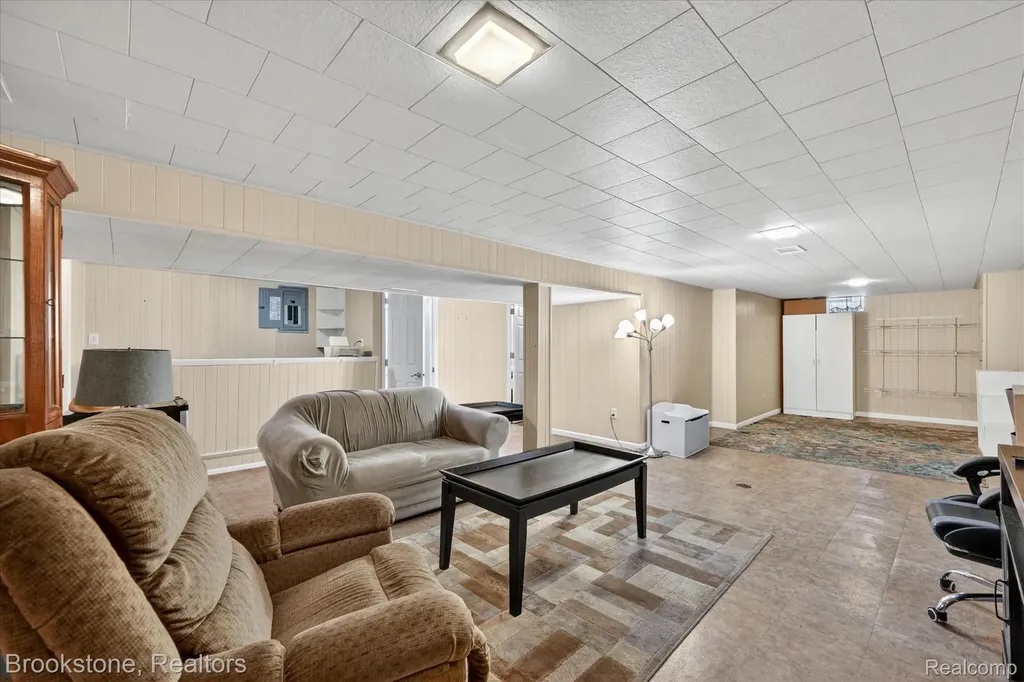 23784 Linne Street Clinton Charter Township MI 48035