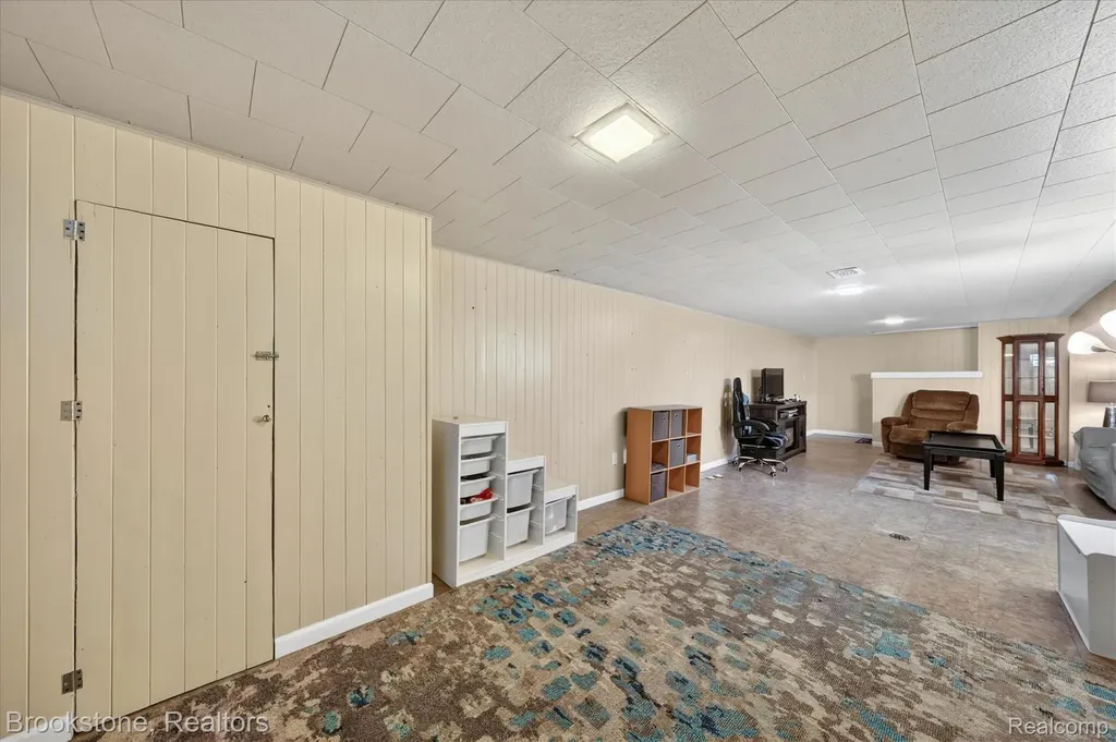 23784 Linne Street Clinton Charter Township MI 48035