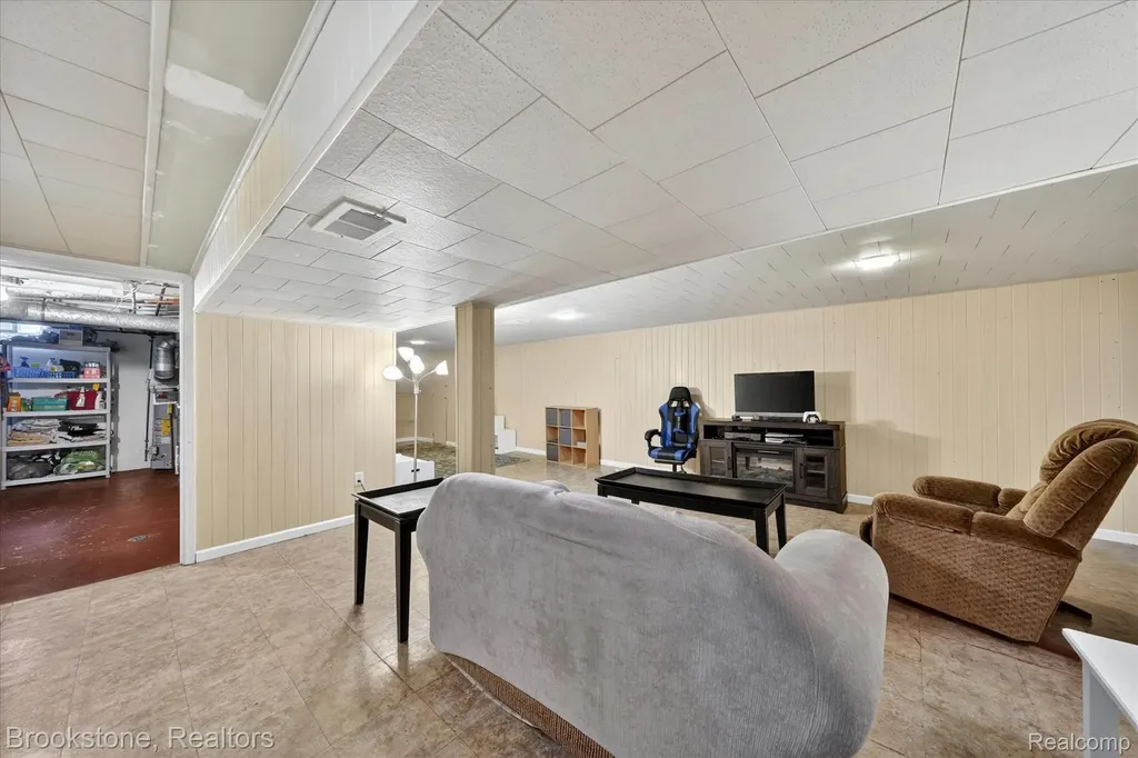 23784 Linne Street Clinton Charter Township MI 48035