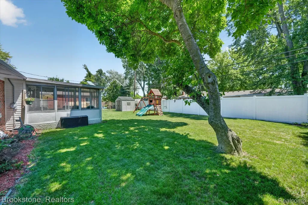 23784 Linne Street Clinton Charter Township MI 48035