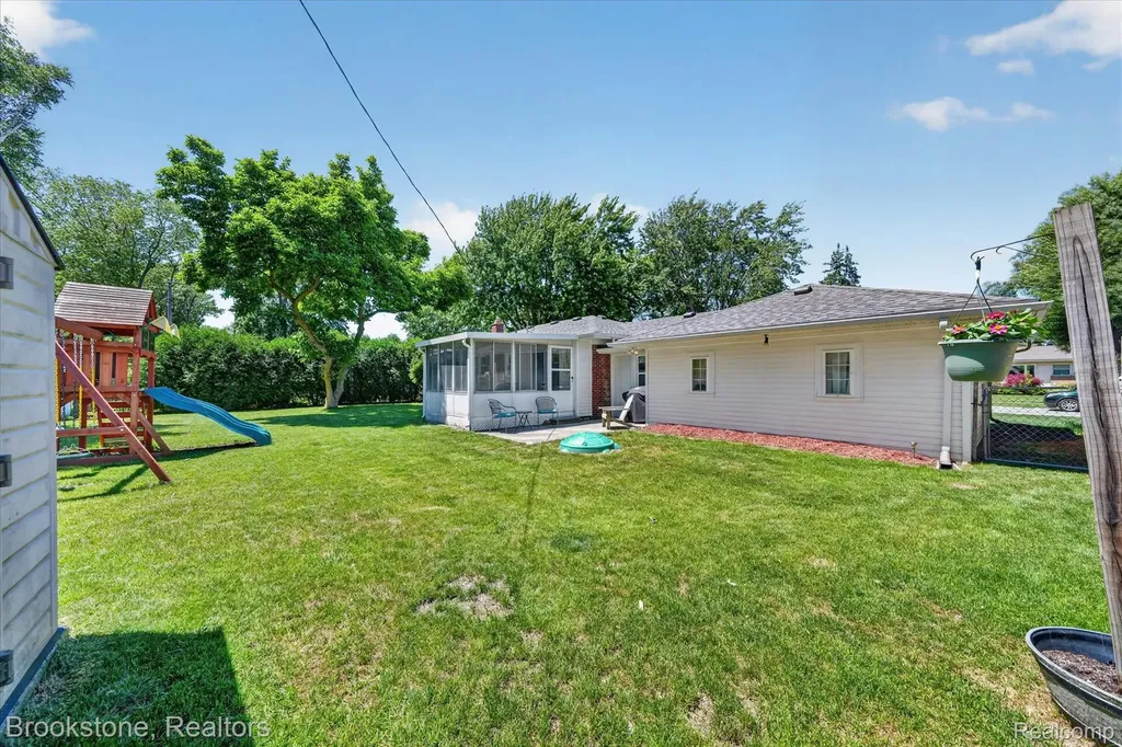 23784 Linne Street Clinton Charter Township MI 48035