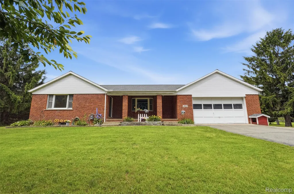 3843 Hooker Road Hamburg Township MI 48169