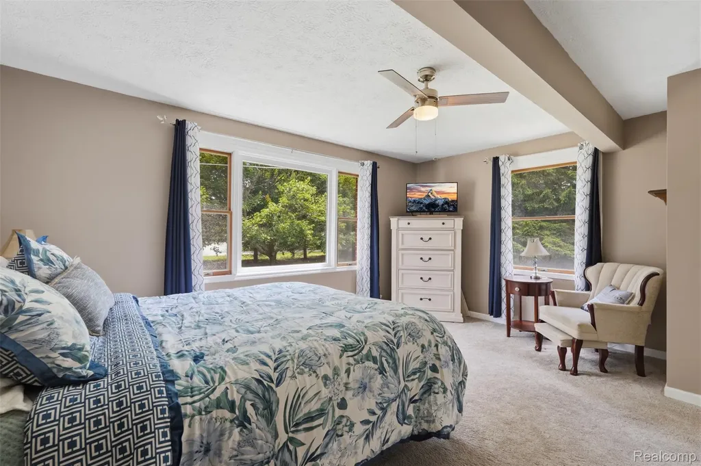 3843 Hooker Road Hamburg Township MI 48169