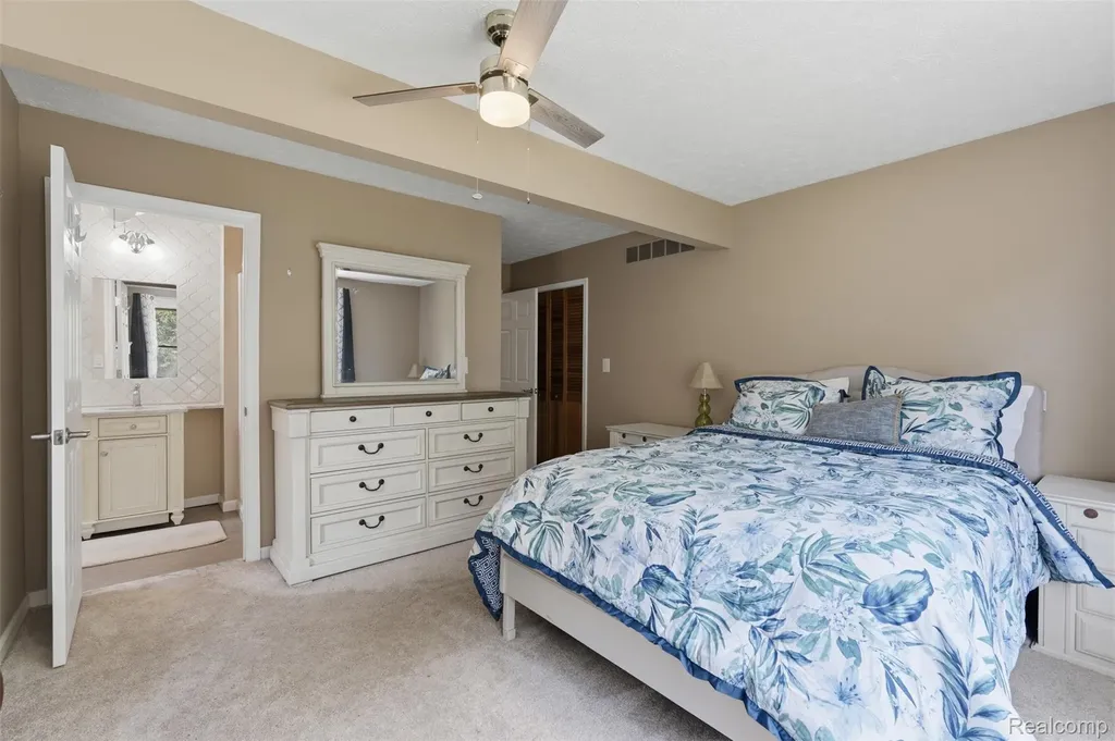 3843 Hooker Road Hamburg Township MI 48169