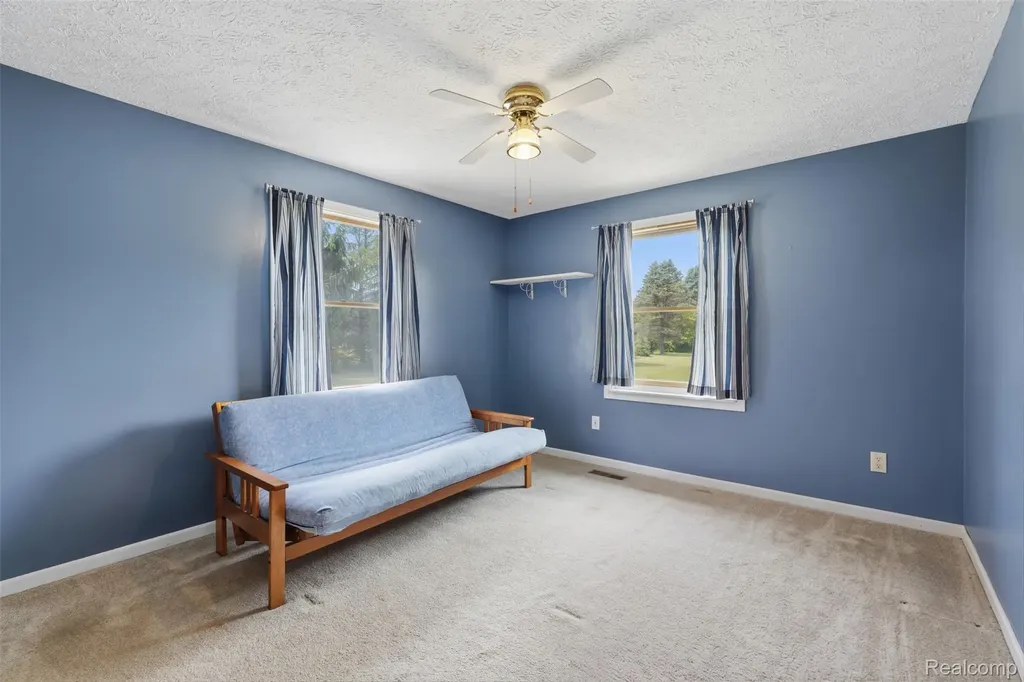 3843 Hooker Road Hamburg Township MI 48169
