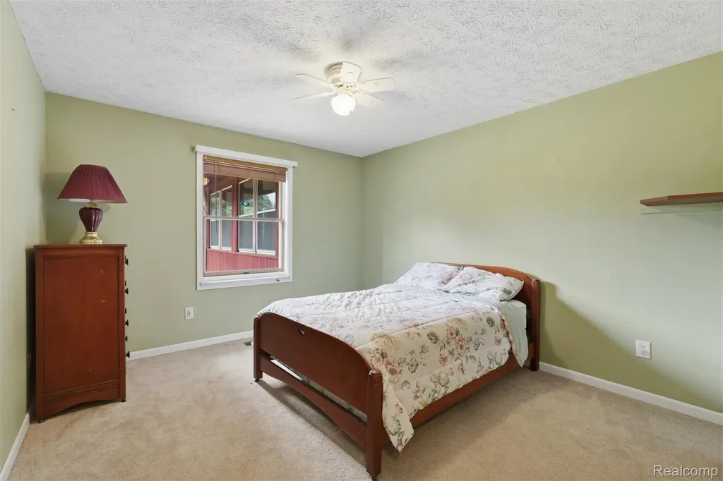 3843 Hooker Road Hamburg Township MI 48169