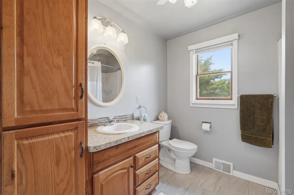 3843 Hooker Road Hamburg Township MI 48169