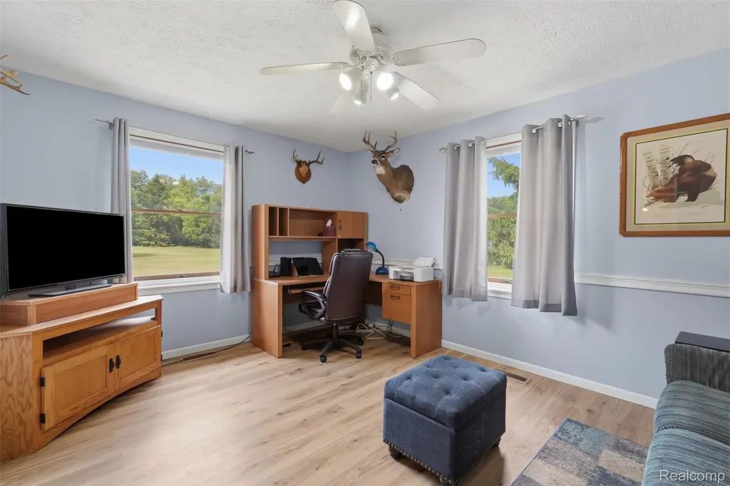 3843 Hooker Road Hamburg Township MI 48169