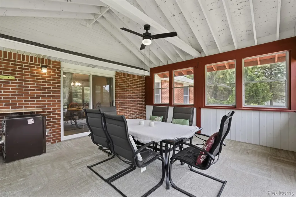3843 Hooker Road Hamburg Township MI 48169