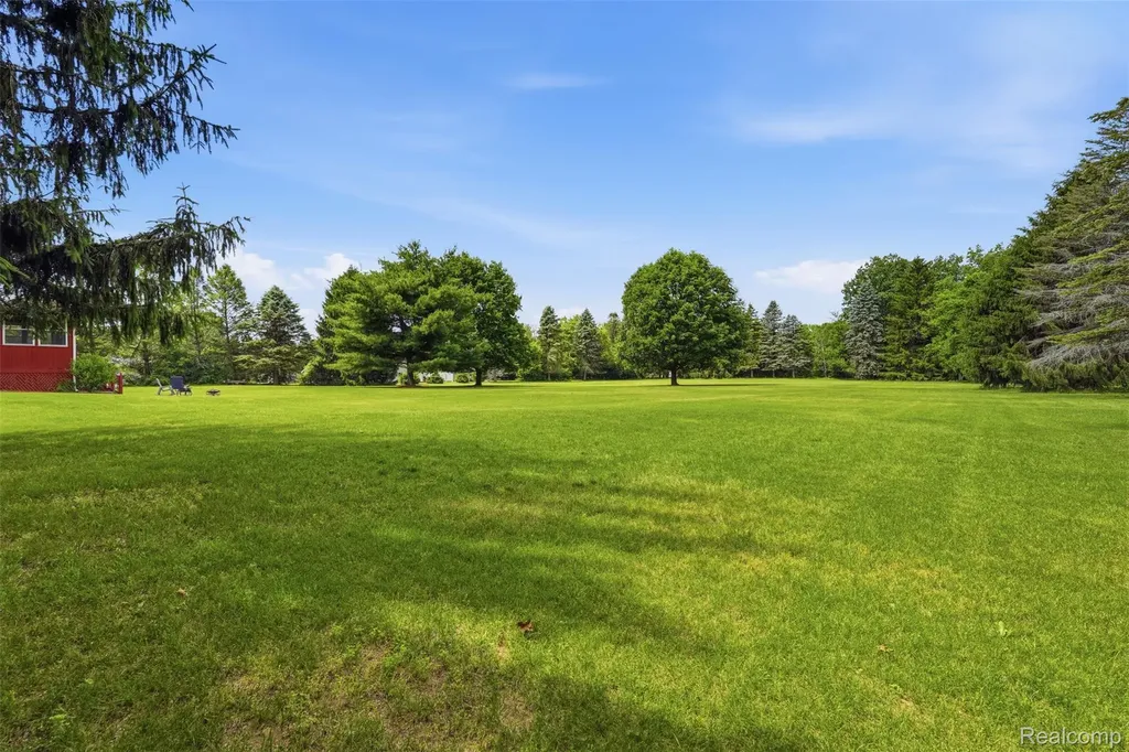 3843 Hooker Road Hamburg Township MI 48169