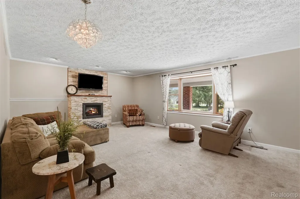 3843 Hooker Road Hamburg Township MI 48169