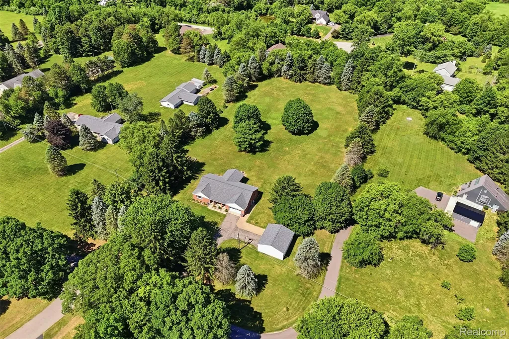 3843 Hooker Road Hamburg Township MI 48169