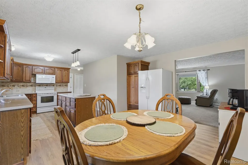 3843 Hooker Road Hamburg Township MI 48169