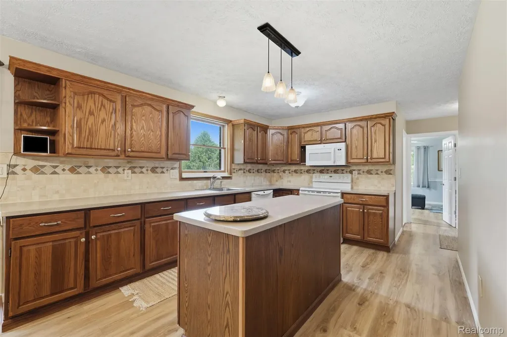3843 Hooker Road Hamburg Township MI 48169