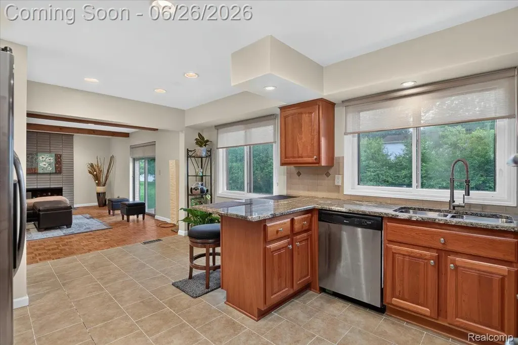 18917 Filmore Street Southfield City MI 48075