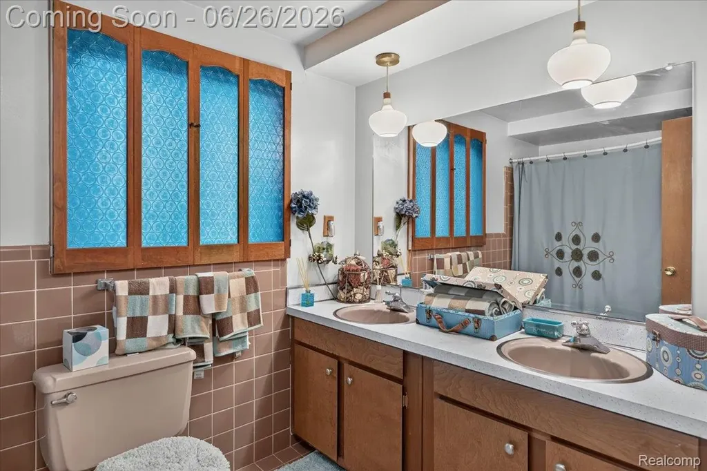 18917 Filmore Street Southfield City MI 48075