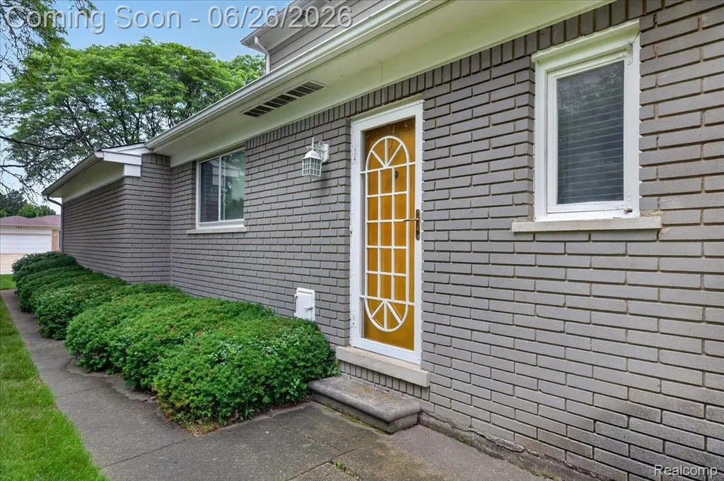 18917 Filmore Street Southfield City MI 48075