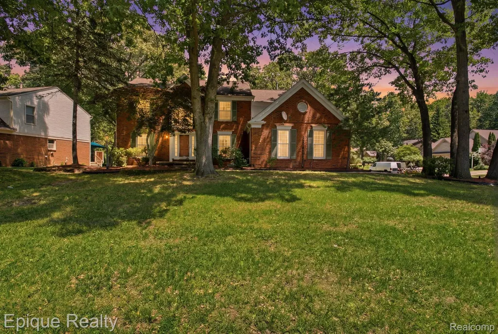 3261 Windwood Road West Bloomfield Charter Township MI 48324
