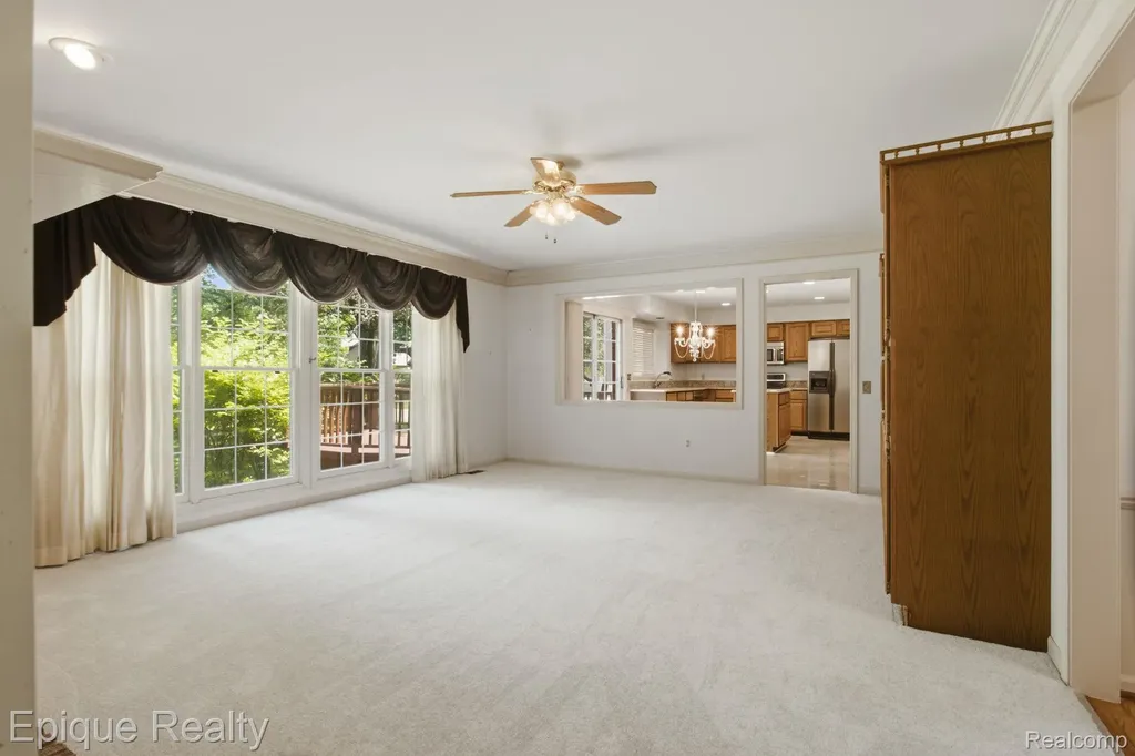3261 Windwood Road West Bloomfield Charter Township MI 48324