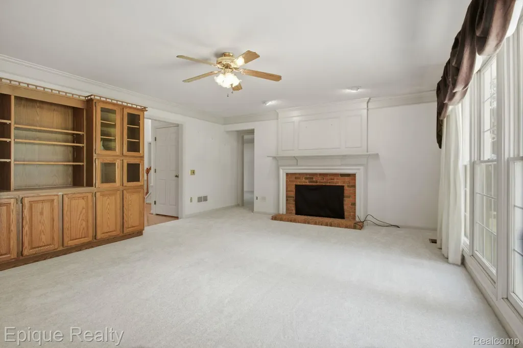 3261 Windwood Road West Bloomfield Charter Township MI 48324