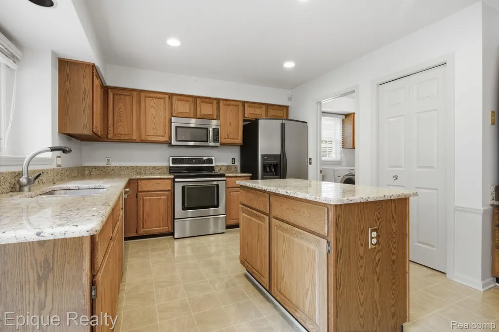3261 Windwood Road West Bloomfield Charter Township MI 48324