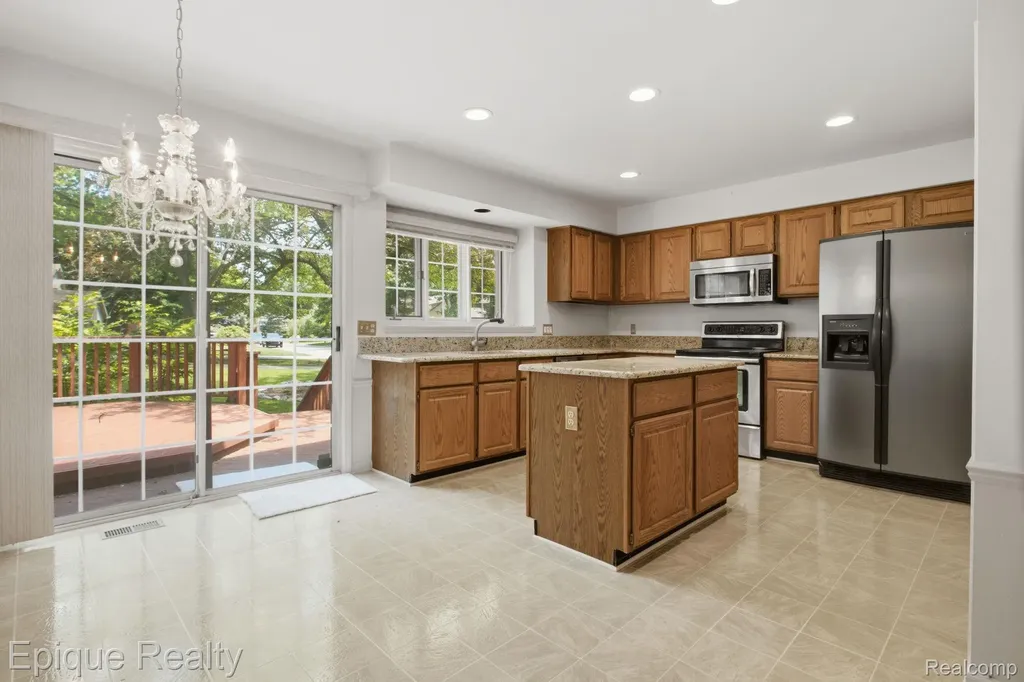 3261 Windwood Road West Bloomfield Charter Township MI 48324