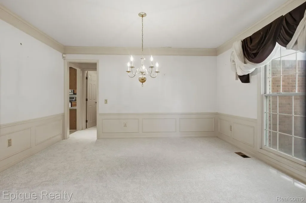 3261 Windwood Road West Bloomfield Charter Township MI 48324