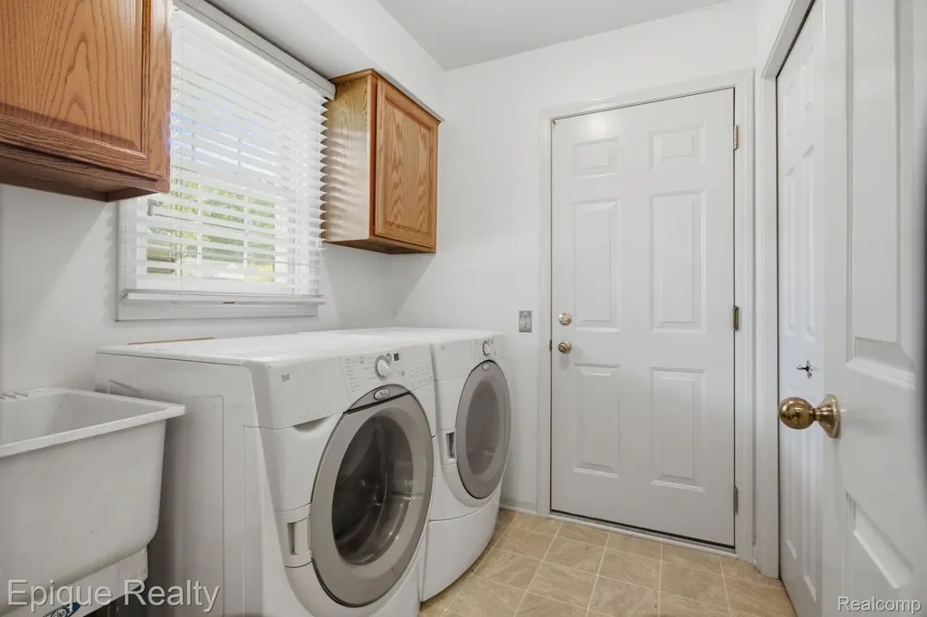 3261 Windwood Road West Bloomfield Charter Township MI 48324