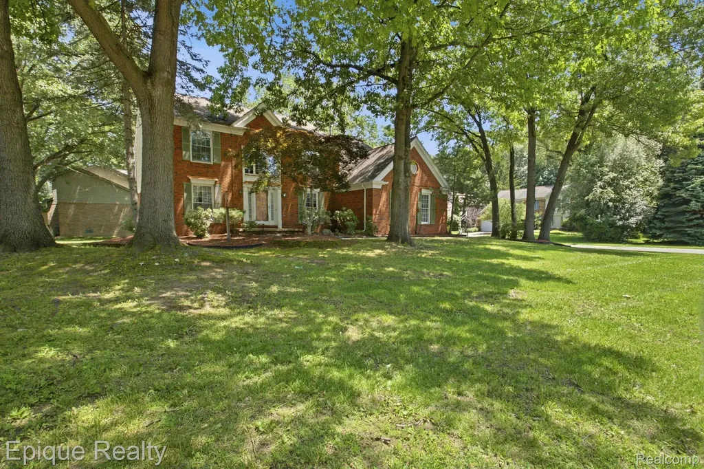 3261 Windwood Road West Bloomfield Charter Township MI 48324
