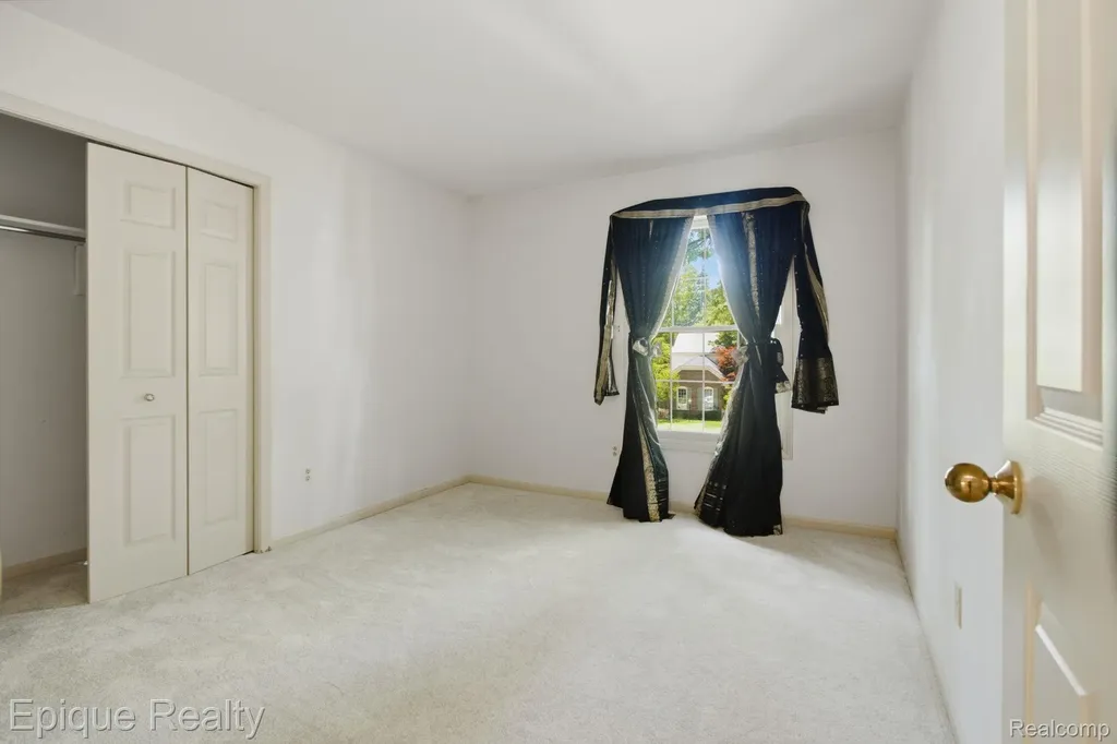 3261 Windwood Road West Bloomfield Charter Township MI 48324