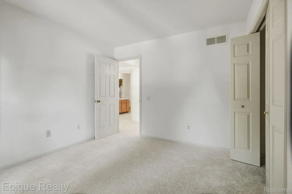 3261 Windwood Road West Bloomfield Charter Township MI 48324