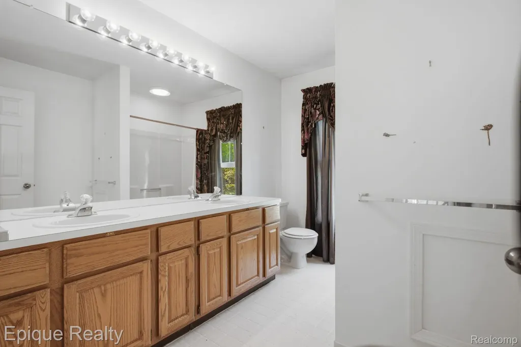 3261 Windwood Road West Bloomfield Charter Township MI 48324