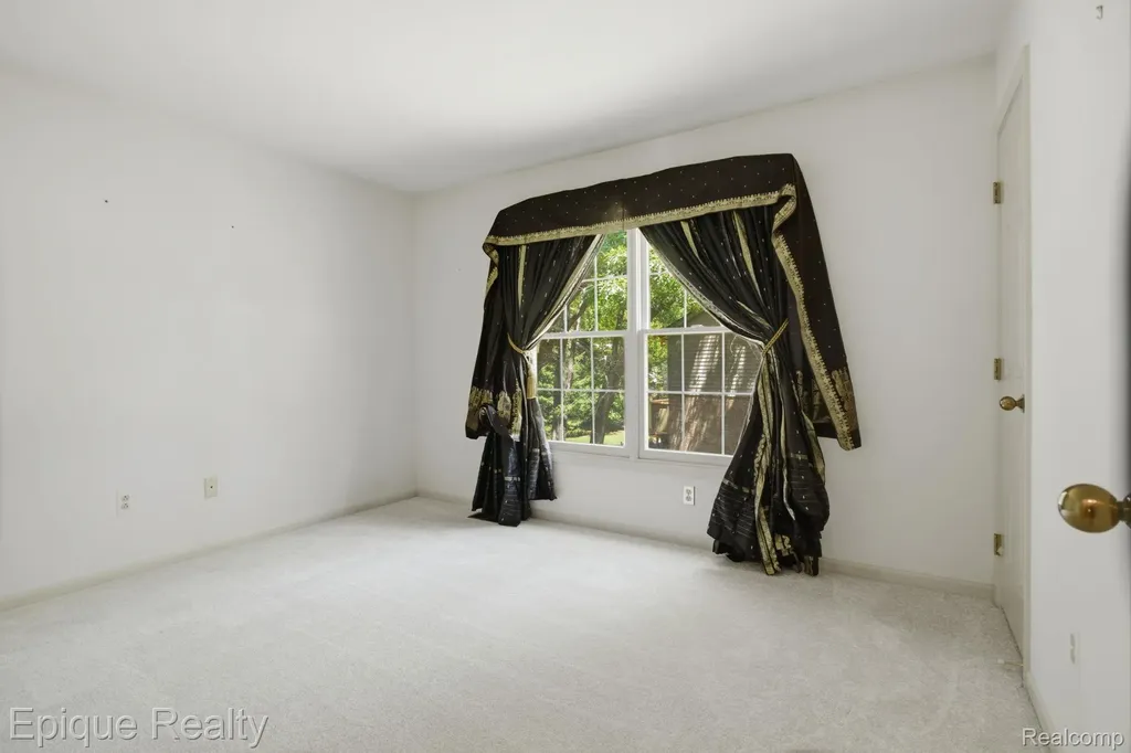 3261 Windwood Road West Bloomfield Charter Township MI 48324