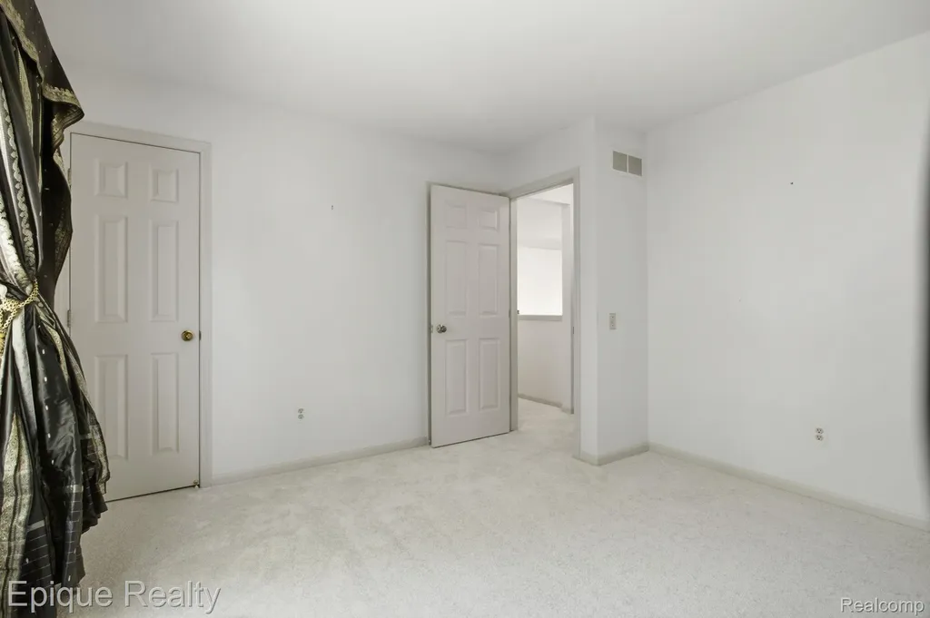 3261 Windwood Road West Bloomfield Charter Township MI 48324