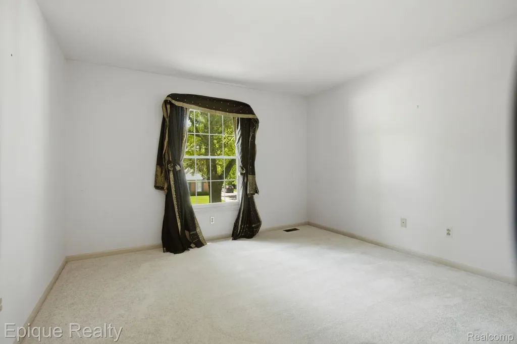 3261 Windwood Road West Bloomfield Charter Township MI 48324