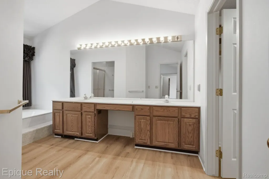 3261 Windwood Road West Bloomfield Charter Township MI 48324