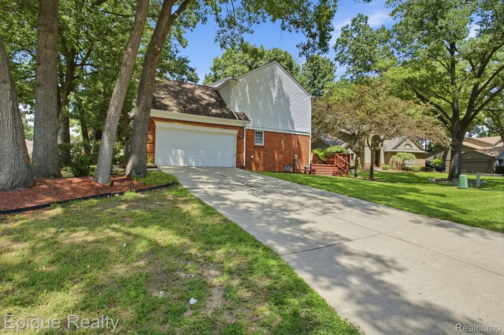 3261 Windwood Road West Bloomfield Charter Township MI 48324