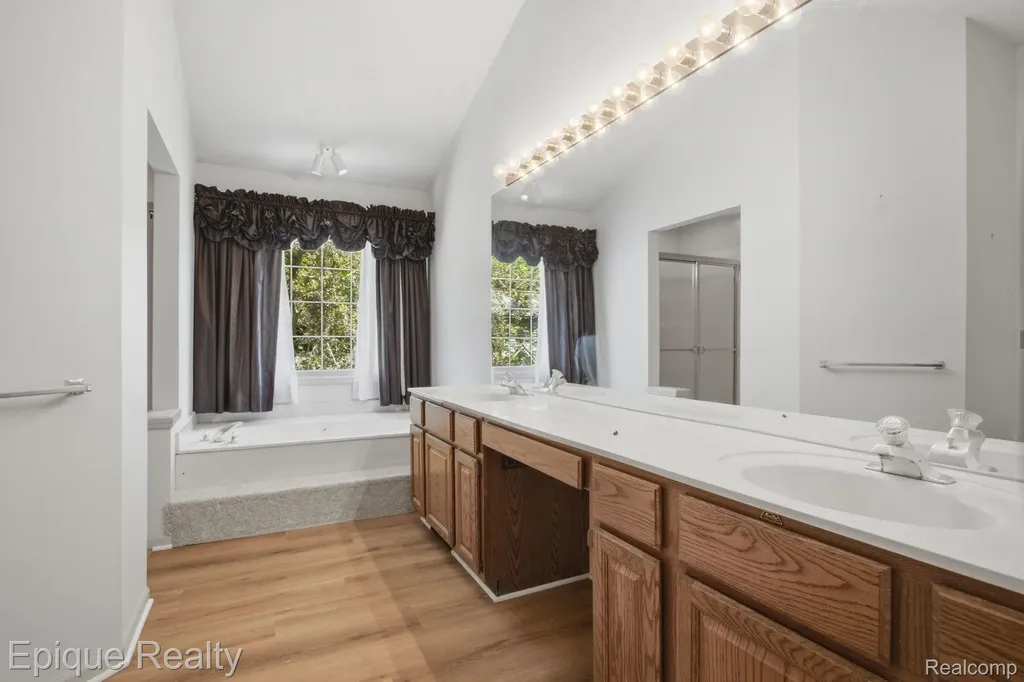 3261 Windwood Road West Bloomfield Charter Township MI 48324