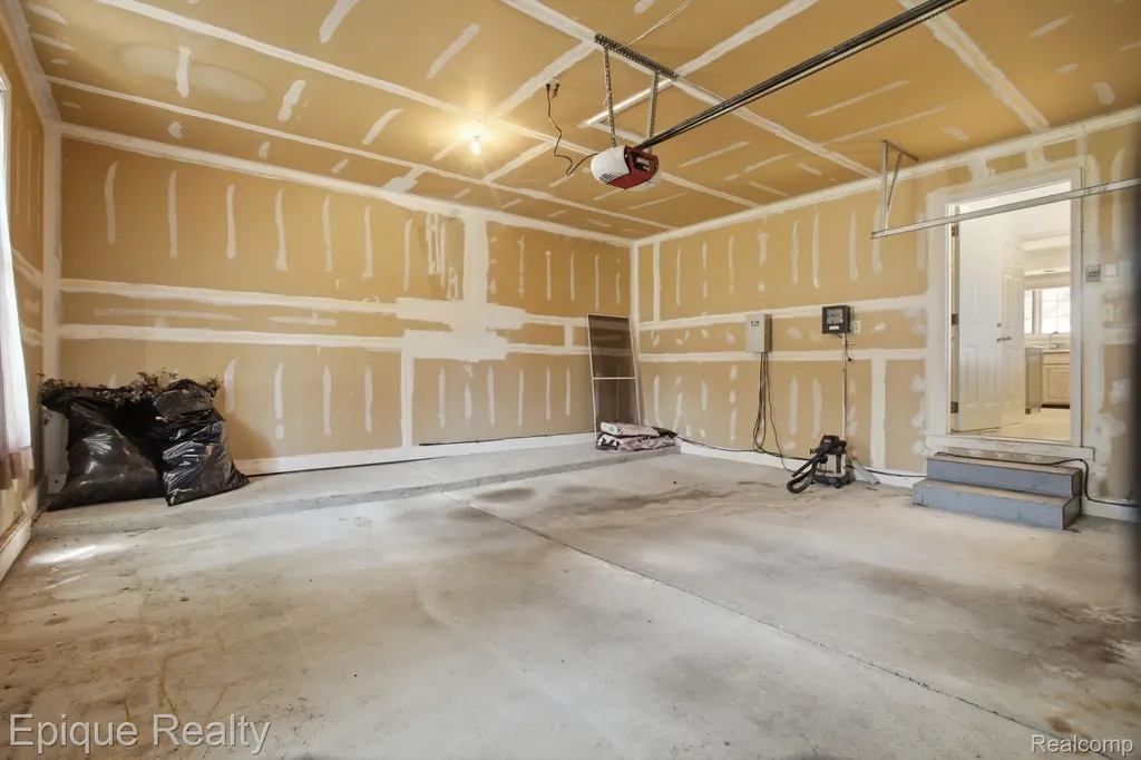 3261 Windwood Road West Bloomfield Charter Township MI 48324