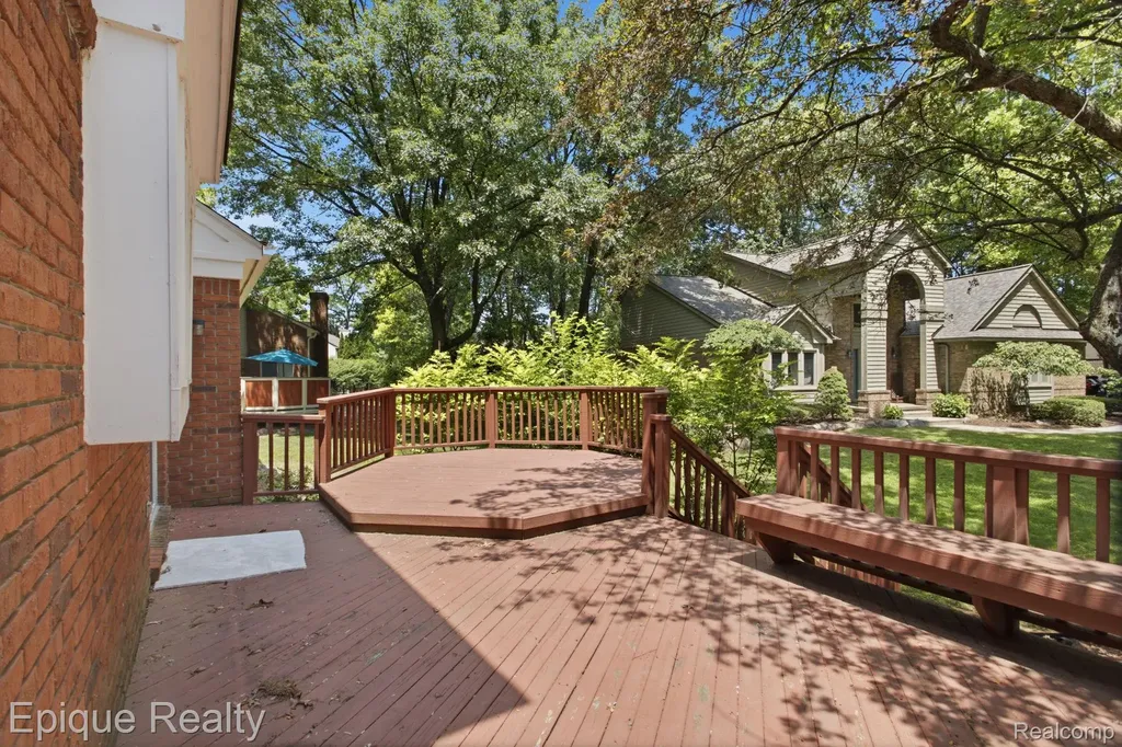 3261 Windwood Road West Bloomfield Charter Township MI 48324