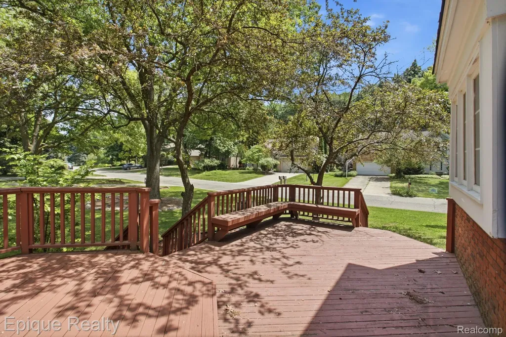 3261 Windwood Road West Bloomfield Charter Township MI 48324