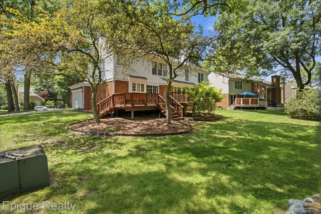3261 Windwood Road West Bloomfield Charter Township MI 48324