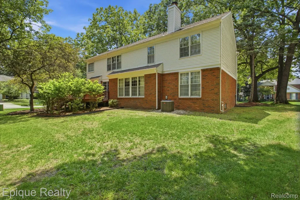 3261 Windwood Road West Bloomfield Charter Township MI 48324