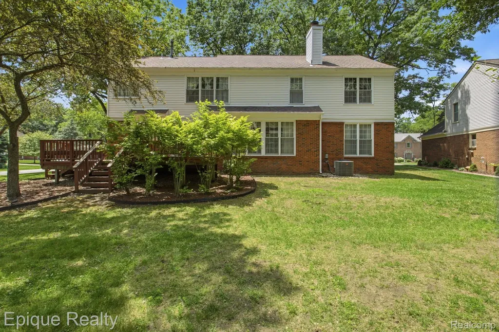 3261 Windwood Road West Bloomfield Charter Township MI 48324