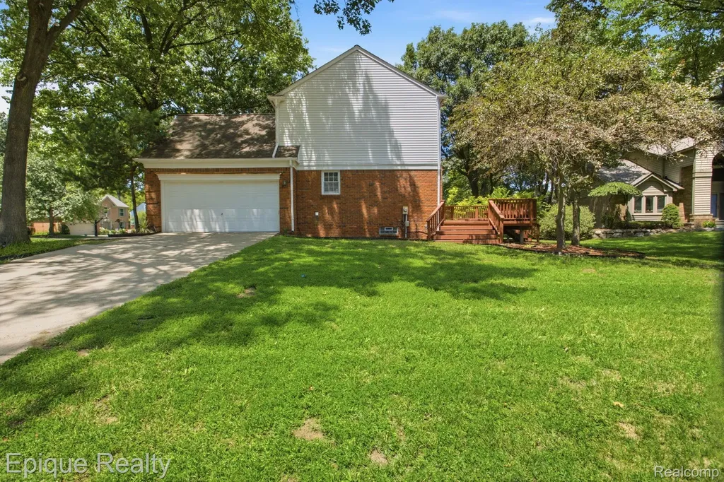 3261 Windwood Road West Bloomfield Charter Township MI 48324